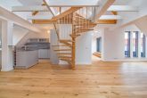 Beispiel Wendeltreppe satter - DG Neuausbau – 4 Zi.-Whg. + Spitzboden – Ab August Bezugsfertig