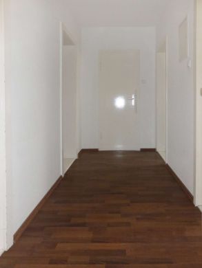 Flur - Schöne 2-Zimmer-Whg mit Balkon und EBK