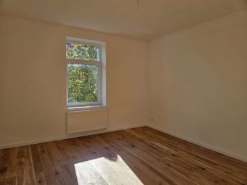 Schlafzimmer - Kernsanierte Familienwohnung mit 2 Balkonen