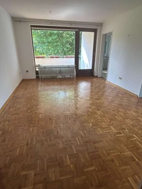 Wohnzimmer_2 - Gemütliche 2-Zimmer Wohnung mit Balkon und neuer Einbauküche in idyllischer Lage