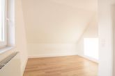 kleines-Zimmer-OG - Schönes EFH mit großem Grundstück, EBK, Garage, uvm