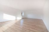 Wohnzimmer2-EG - Schönes EFH mit großem Grundstück, EBK, Garage, uvm