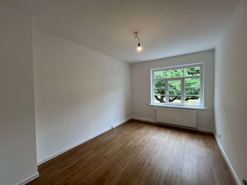 Zimmer 2 - Sanierte 3-Zimmer-Wohnung mit Balkon