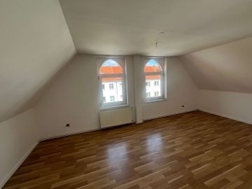 Zimmer - Dachgeschosswohnung mit Potenzial