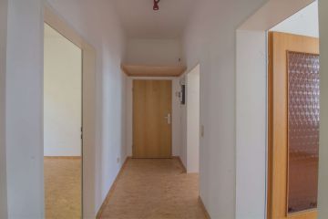 Flur Beispiel aus dem 2. OG - Vermietete Dg Whg. mit Dg Rohling