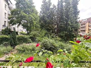Balkonblick in den Garten - leerstehende 3-Zimmer-Wohnung in der List im Hochparterre