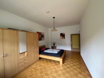 Schlafzimmer2 - 2-Zimmer-Wohnung mit eigenem Garten
