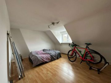 Schlafen1 - TOP-Kapitalanlage – Faktor 19: schöne 2-Zi-Whg, modernisiert, EBK, Nähe Bahnhaltestelle
