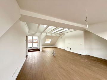 Offener Wohn-/Ess-/Kochbereich - Frisch ausgebaut mit zusätzlichem Spitzboden