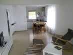 Traumhafte Wohnung mit EBK, großem Balkon, ideal für Singles - ohne Maklerprovision - Wohnzimmer-Blick-zur-Küche