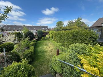 Blick Garten - Solides Reihenhaus mit Garage in ruhiger Lage von Garbsen-Berenbostel
