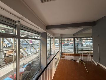 Große Schaufensterflächen - 16 Schaufenster im Eckhaus