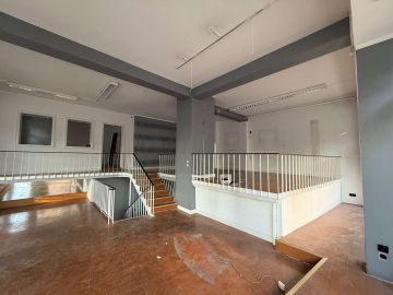 Offener Büroraum - 16 Schaufenster im Eckhaus